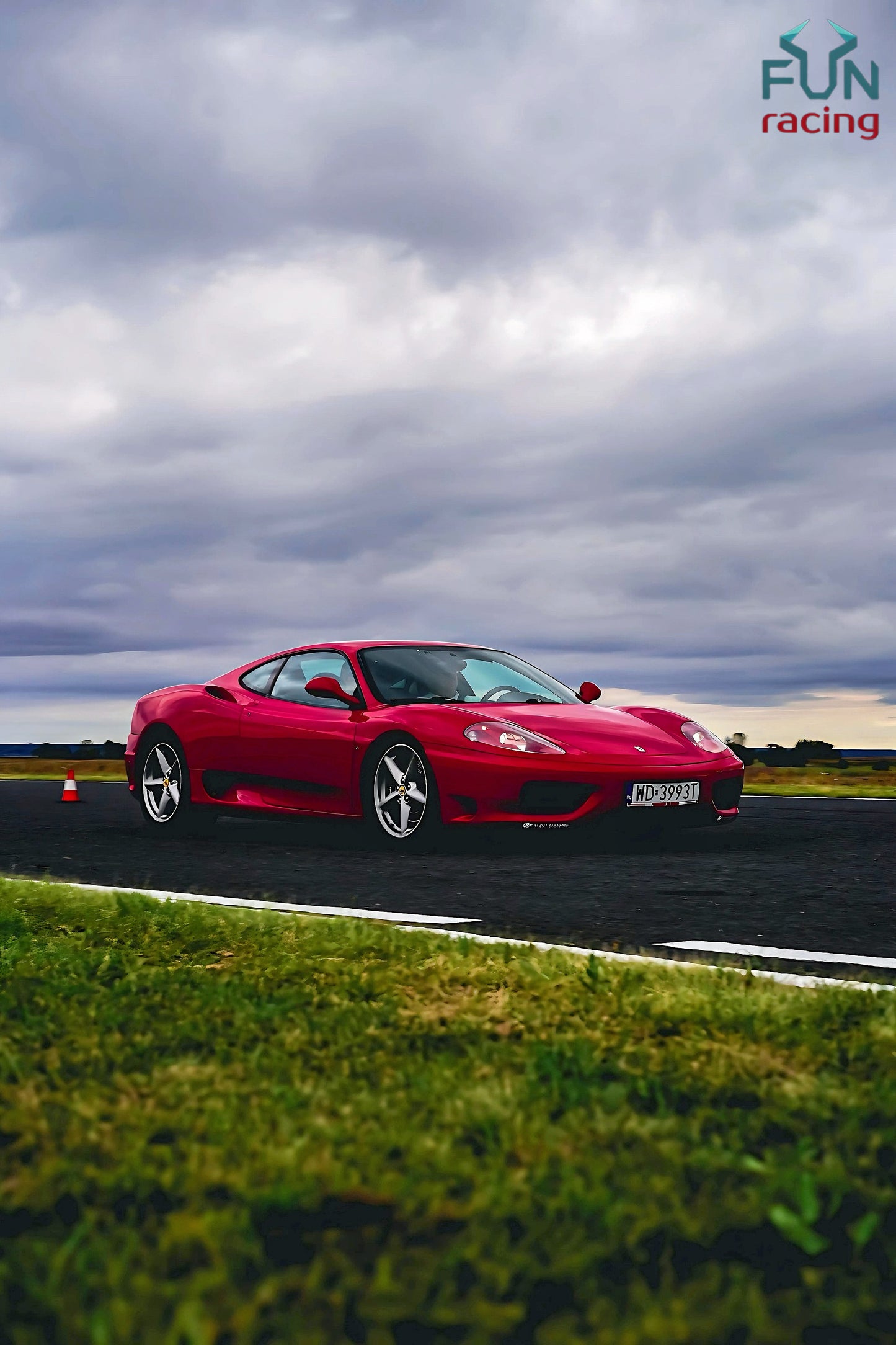 Ferrari F360 Modena ulicami miasta